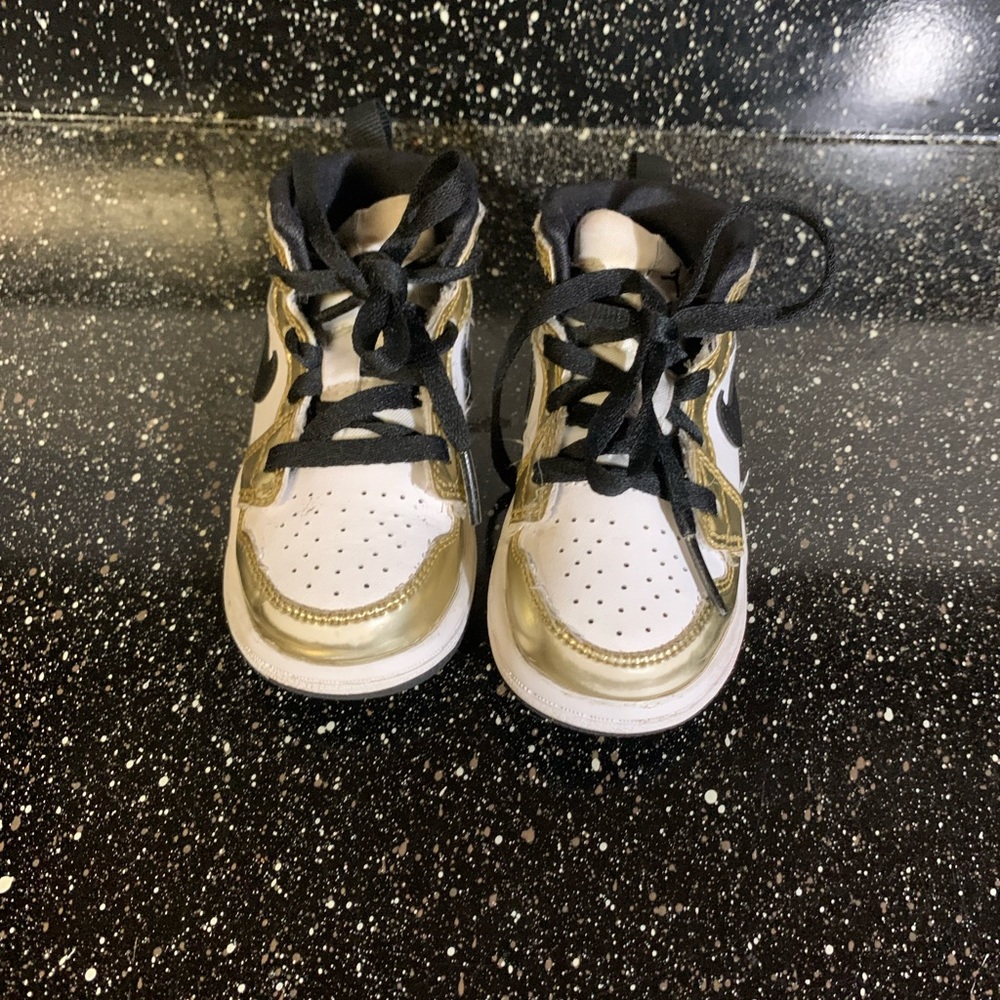 Jordan 1 Mid